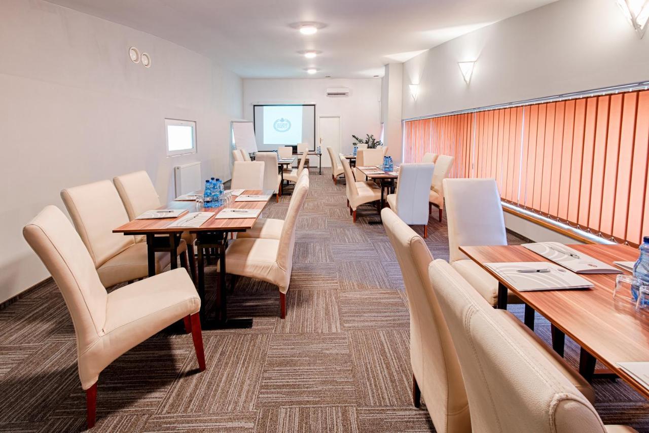 Falenty Biznes I Wypoczynek Bed & Breakfast 3*
